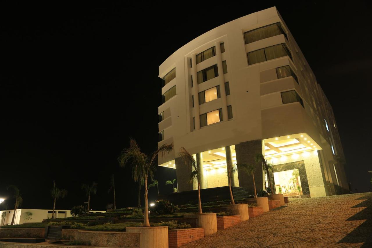 Dhanalakshmi Srinivasan Hotels Perambalur Bagian luar foto